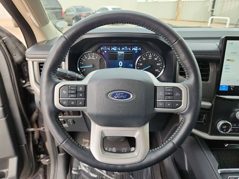 Used 2023 Ford Expedition XLT image 17