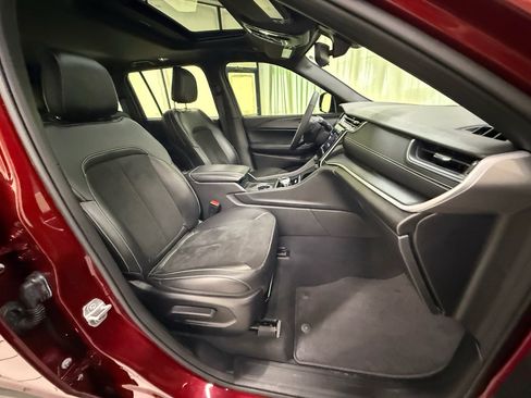 Used 2024 Jeep Grand Cherokee Altitude image 26