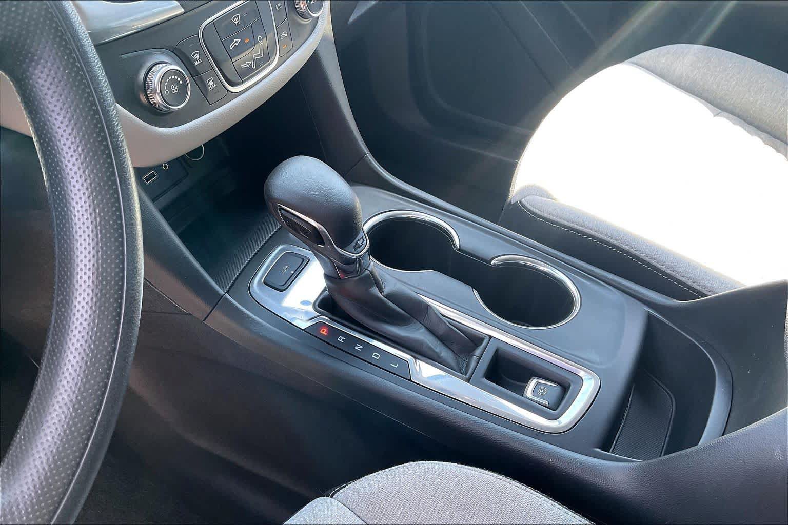 Used 2022 Chevrolet Equinox LT AWD/4WD image 17