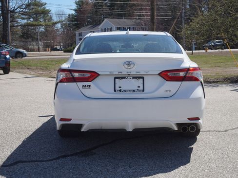 Used 2020 Toyota Camry SE FWD image 6