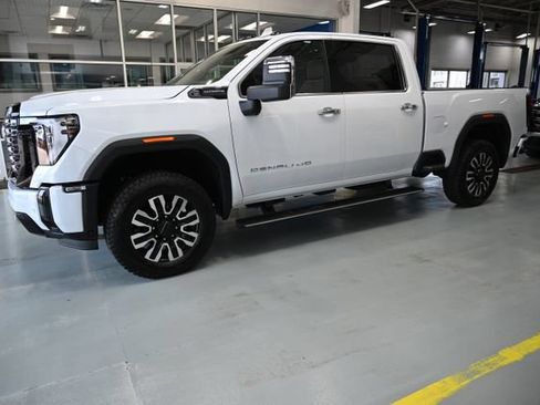 New 2026 GMC Sierra 2500 Denali Ultimate AWD/4WD image 14