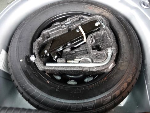 Used 2005 Volkswagen Golf GL image 80