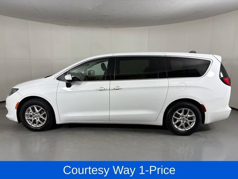 Used 2023 Chrysler Voyager LX FWD image 6