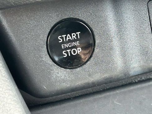 Used 2025 Nissan Rogue SV AWD/4WD image 31