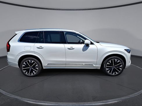 Certified 2025 Volvo XC90 B6 Plus AWD/4WD image 9