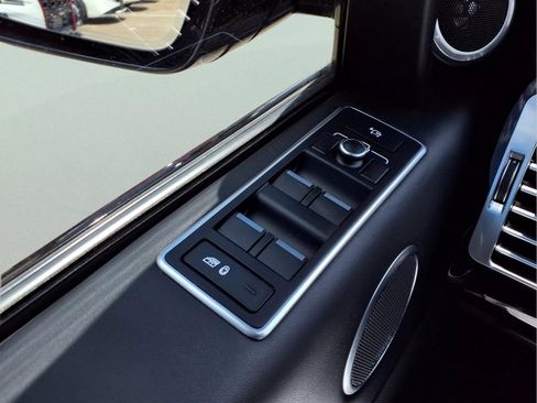Used 2017 Land Rover Range Rover SV Autobiography Dynamic AWD/4WD image 23