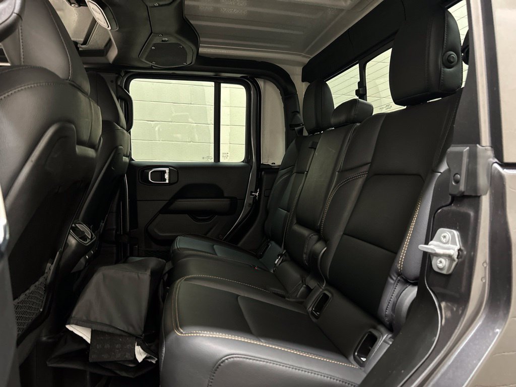 Used 2025 Jeep Gladiator Sport AWD/4WD image 9
