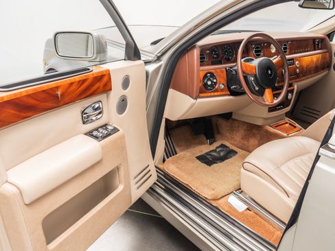 Used 2007 Rolls-Royce Phantom Sedan RWD image 23