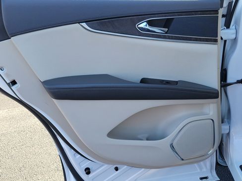 Used 2019 Lincoln Nautilus Select image 12