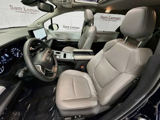 Used 2025 Toyota Sienna XLE w/ XLE Plus Package AWD/4WD image 21