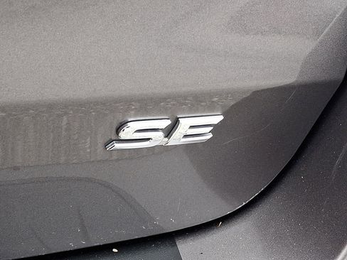 Used 2011 Toyota Sienna SE image 30