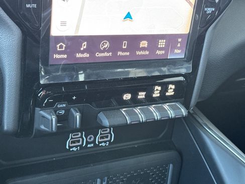 New 2026 RAM 2500 Laramie AWD/4WD image 19