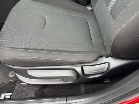 Certified 2025 Hyundai Elantra SE w/ Cargo Package image 13