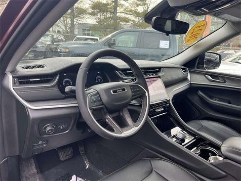 Certified 2023 Jeep Grand Cherokee Limited image 23