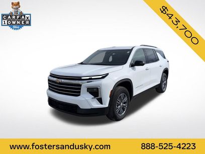 Used 2025 Chevrolet Traverse LT w/ Driver Confidence Package