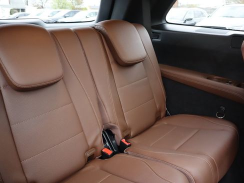 Used 2024 Mercedes-Benz GLS 450 4MATIC w/ AMG Line Exterior image 18