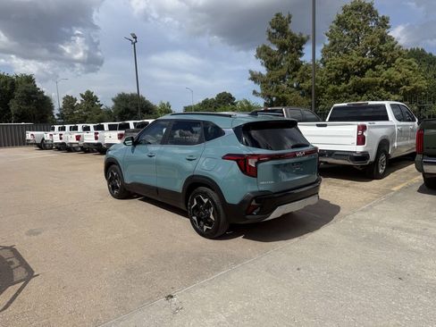 Used 2024 Kia Seltos EX FWD image 4