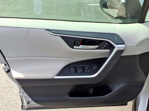 Used 2023 Toyota RAV4 XLE Premium image 18