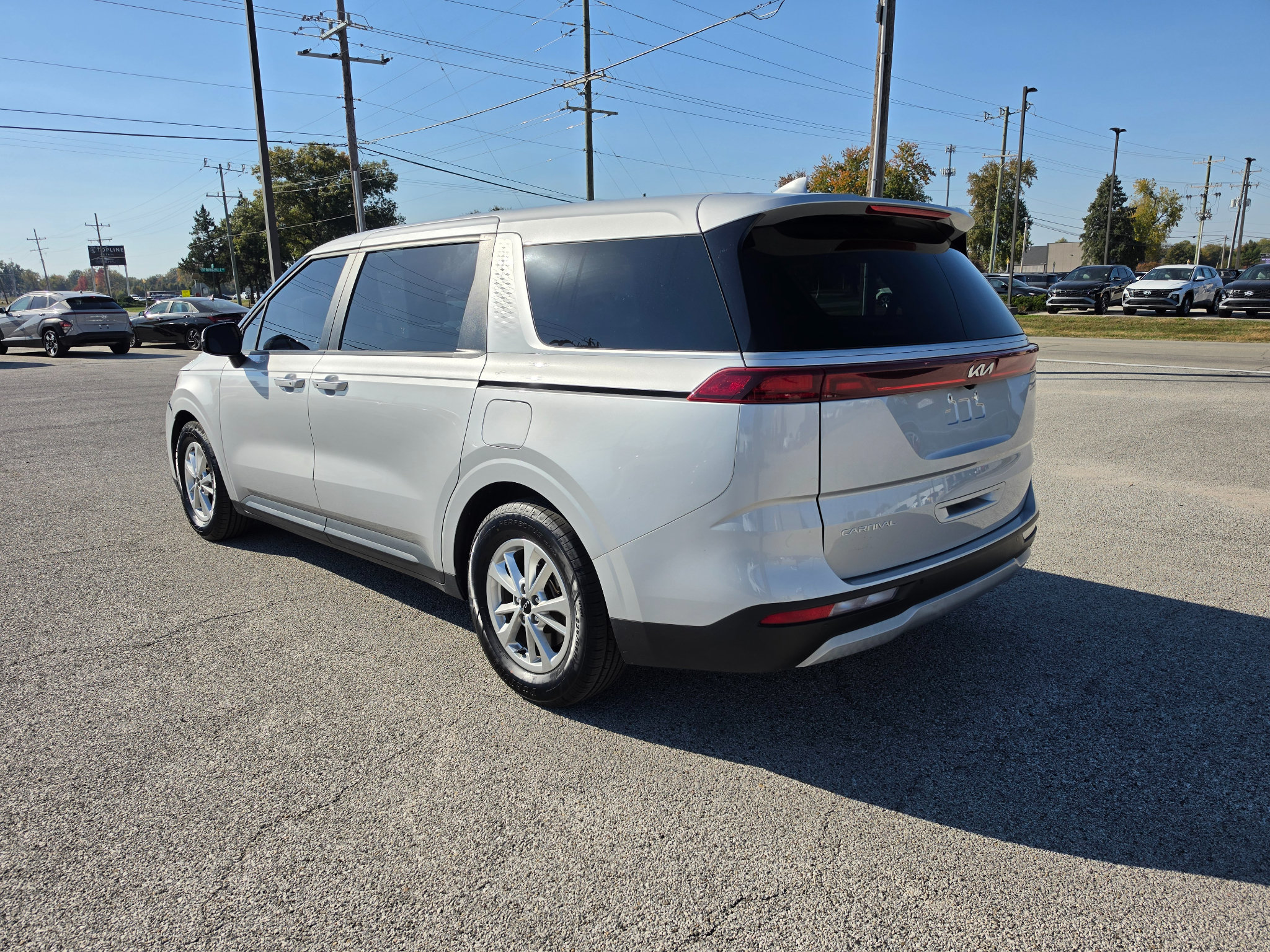 Used 2023 Kia Carnival LX FWD image 4