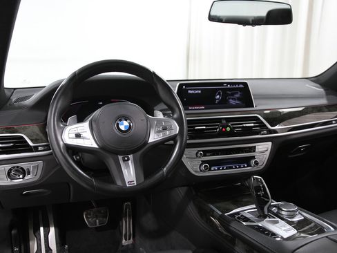 Certified 2022 BMW 740i xDrive w/ M Sport Package image 6