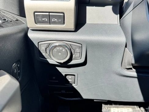 Used 2022 Ford F250 Lariat w/ Lariat Ultimate Package AWD/4WD image 32