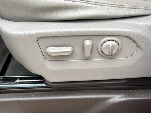 Used 2020 Chevrolet Silverado 1500 LTZ image 16