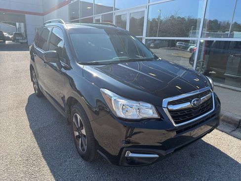 Used 2018 Subaru Forester 2.5i Premium w/ All-Weather Package image 4