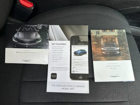 Used 2016 Chrysler 200 Limited FWD image 28