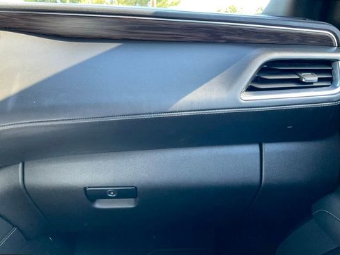 Used 2021 Chevrolet Suburban Z71 w/ Luxury Package AWD/4WD image 40