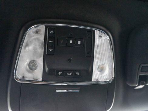 Used 2019 Jeep Grand Cherokee Limited image 23