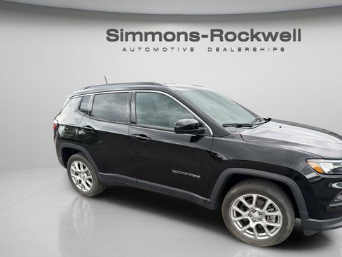 Used 2023 Jeep Compass Latitude AWD/4WD image 6
