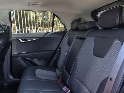 Certified 2025 Kia Niro EX FWD image 20