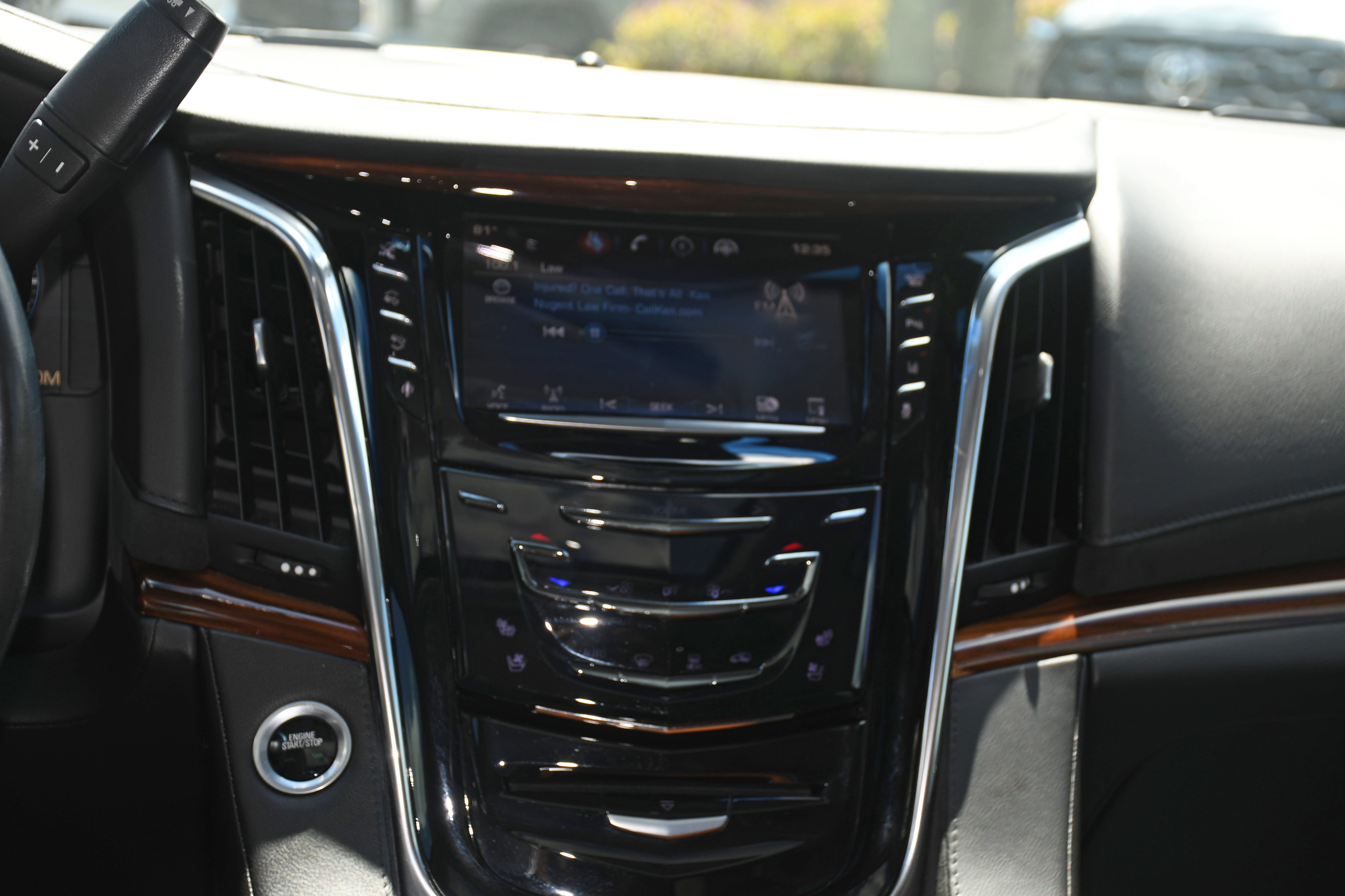 Used 2015 Cadillac Escalade Premium RWD image 18