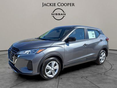 New 2025 Nissan Kicks Play S