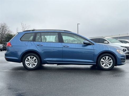 Used 2016 Volkswagen Golf S image 34