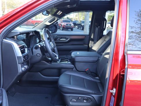 Used 2025 GMC Yukon Denali w/ Sun & Power Step Package image 21