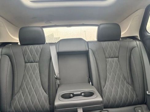 Used 2023 Buick Envision Avenir AWD/4WD image 11
