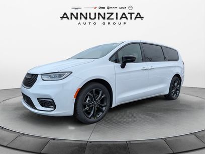 New 2026 Chrysler Pacifica Select