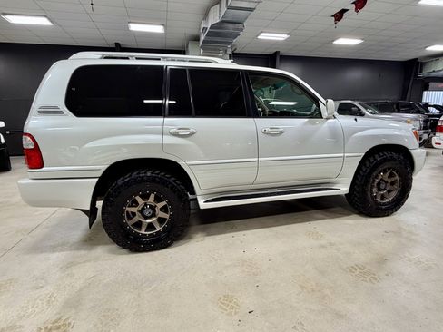 Used 2004 Lexus LX 470 image 3
