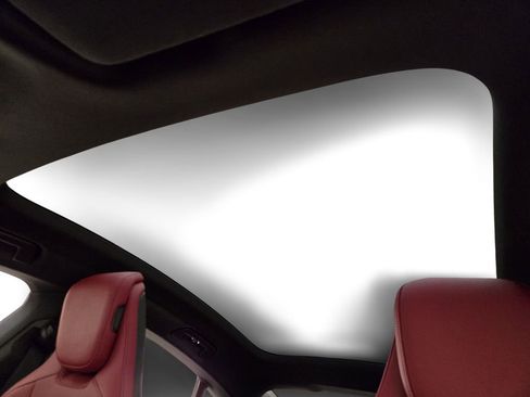 Used 2021 Porsche Taycan 4S w/ Premium Package image 17