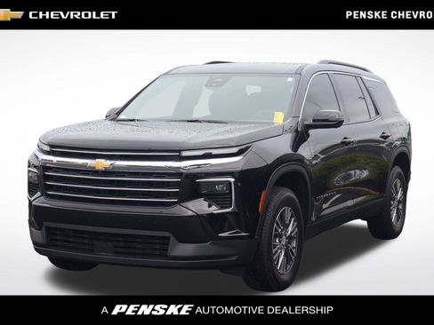 Used 2026 Chevrolet Traverse LT w/ Driver Confidence Package AWD/4WD image 1