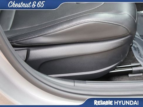 Certified 2024 Hyundai Elantra Limited FWD image 11