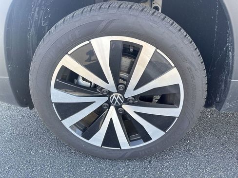 New 2024 Volkswagen Taos SE image 8