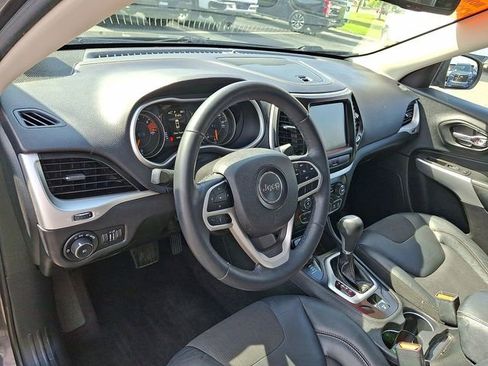 Used 2018 Jeep Cherokee Latitude Plus AWD/4WD image 10