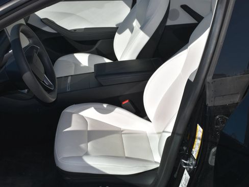 Used 2025 Tesla Model 3 RWD image 11
