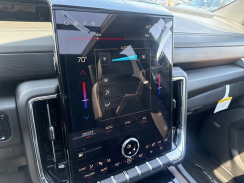 New 2026 GMC Yukon Denali w/ Advanced Technology Package AWD/4WD image 16