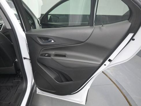 Used 2023 Chevrolet Equinox Premier AWD/4WD image 16