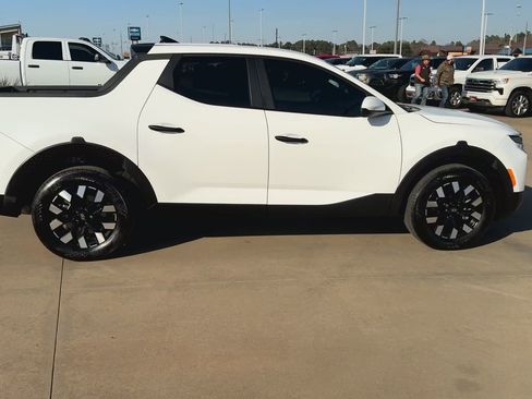 Used 2025 Hyundai Santa Cruz SE image 2