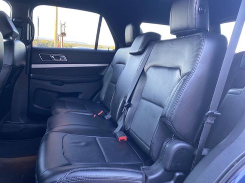 Used 2016 Ford Explorer XLT w/ Equipment Group 202A AWD/4WD image 15
