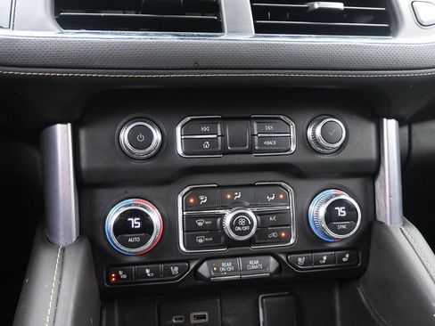 Used 2023 GMC Yukon XL SLT image 18